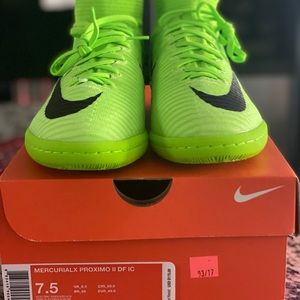 Mercurial Proximo indoor